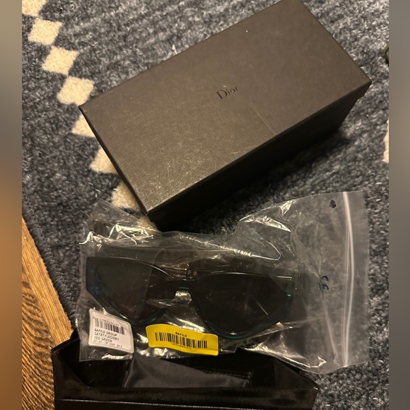 New 💚 RARE GREEN & Gold Dior cat eye Sunglasses - Picture 8 of 12